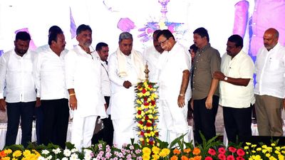 No politics in granting funds for development works, says Siddaramaiah