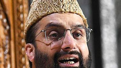 Mirwaiz again ‘denied’ permission to join Friday prayers, expect justice from court: Auqaf
