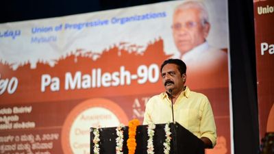 Prakash Raj takes a dig at Congress