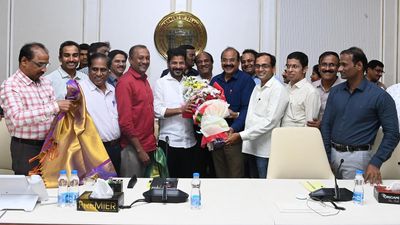 I am committed to give house sites to journalists, Revanth assures senior journalists