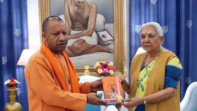 Yogi Adityanath meets U.P. Governor after Delhi visit, adds fuel to buzz over Cabinet expansion before Lok Sabha polls