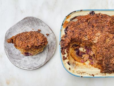 How to turn tired grapes into a crumbly buckle cake