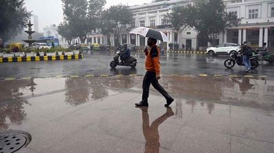Medium drizzle since Friday night cools down National Capital