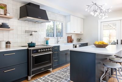 Before & After: This Kitchen is Virtually Unrecognizable Thanks to a Breezy Cali-Coastal Makeover