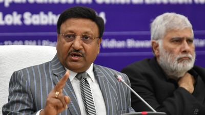 2024 Lok Sabha polls | Election Commission calls for strong action against officials indulging in favouritism