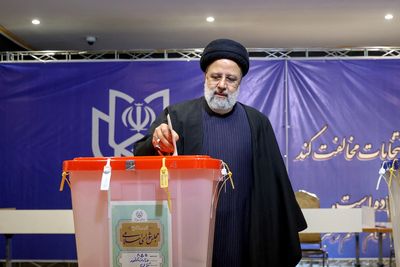 Conservatives dominate Iran’s parliament, assembly elections
