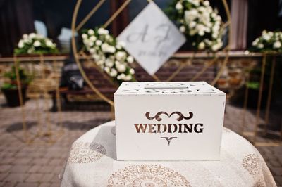 How to Write a Check for a Wedding Gift