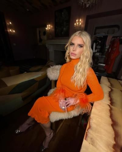 Jessica Simpson Radiates Timeless Beauty In Stunning Orange Dress