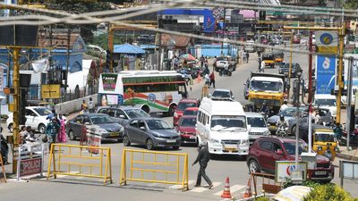 Nilgiris tourist restriction | Collector to send proposal for fixing cap on motor vehicles