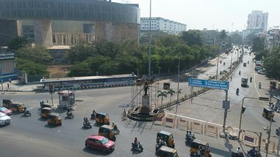 Road rules go for a toss at the busy Anna Salai-Walajah Road junction