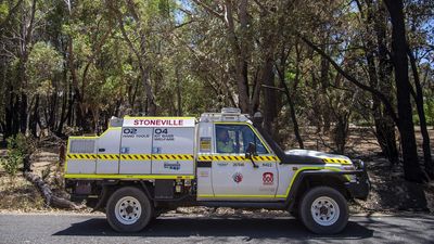 Fire crews battle WA blaze sparked by lightning