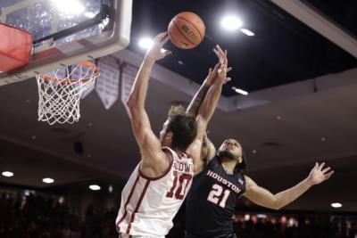 Houston Edges Past Oklahoma In Thrilling Last-Second Victory