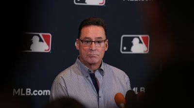 Giants’ Bob Melvin Will Require Team to Stand on Field for National Anthem