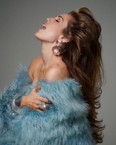 Miley Cyrus Radiates Elegance And Confidence In Cyan Furry Dress