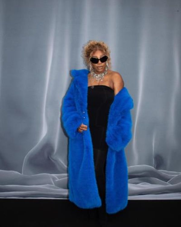 Serena Williams Radiates Elegance In Stylish Black And Blue