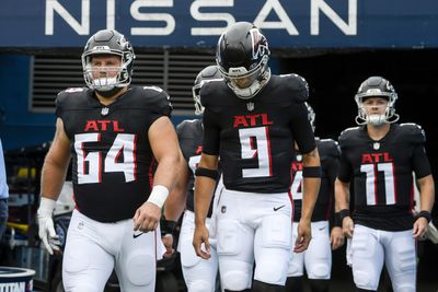 Falcons sign OL Ryan Neuzil to one-year extension, per report