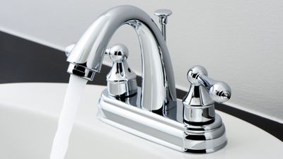 How to clean a faucet head — 4 budget-friendly ways