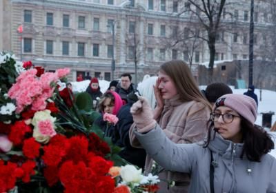 Hundreds Mourn At Navalny's Grave In Moscow
