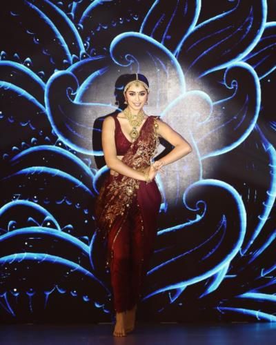 Captivating Elegance: Sini Shetty's Timeless Beauty In Traditional Attire