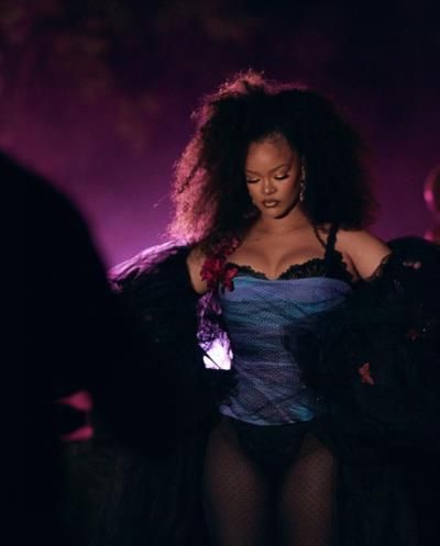 Rihanna's Low-Energy Performance At Indian Concert Sparks Mixed Reactions