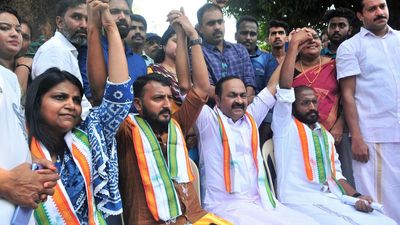 Congress begins indefinite fast to press for CBI inquiry into Sidharthan’s death
