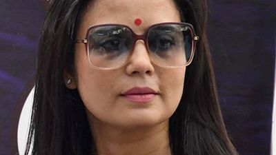 Setback for Mahua Moitra as the Delhi HC dismisses plea in cash for query case
