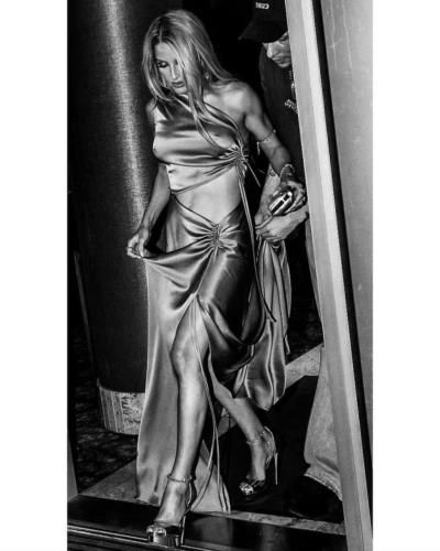 Ellie Goulding Radiates Timeless Elegance And Fashion-Forward Flair