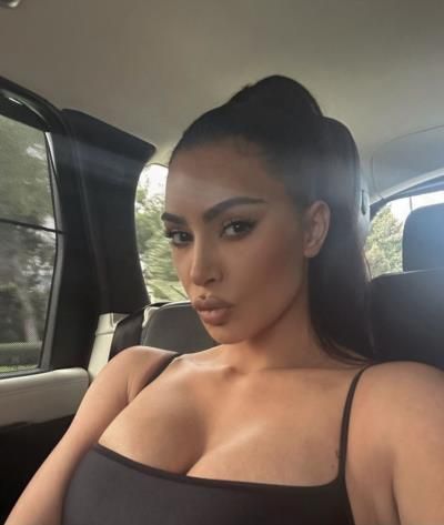 Kim Kardashian's Stylish Car Selfie: A Glimpse Of Sophistication