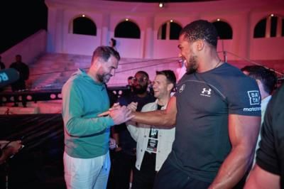 Eddie Hearn's Vibrant Riyadh Arrivals Showcase Boxing Camaraderie