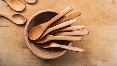 How to clean wooden spoons without damaging them