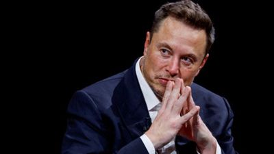 Former Twitter executives sue Elon Musk for USD128 million in severance payments