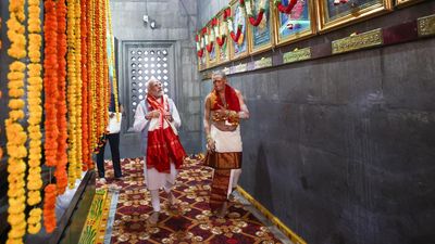 Prime Minister Modi visits Secunderabad Mahakali temple