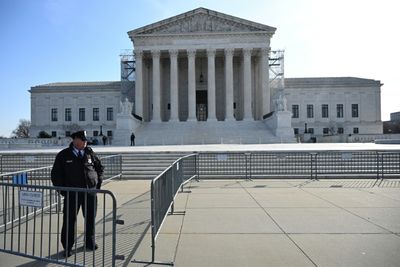US Supreme Court Temporarily Blocks Texas Immigration Law