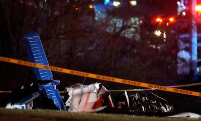 Five killed in plane crash on side of Nashville interstate