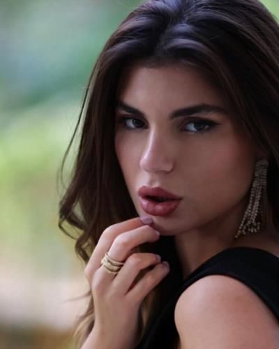 Andjela Vukadinovic: Radiant Beauty Captivating Hearts