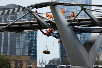 UK Firms Report Growth At 9-Month High