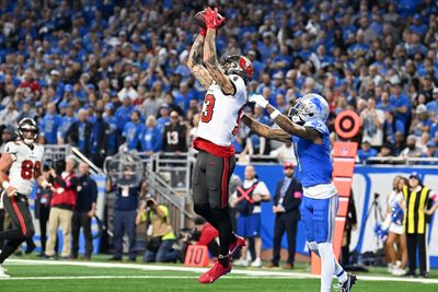 1st WR domino falls as Bucs agree to 2-year deal with Mike Evans