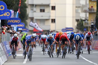Tirreno-Adriatico sprinters regret mistakes as Philipsen dominates in Follonica