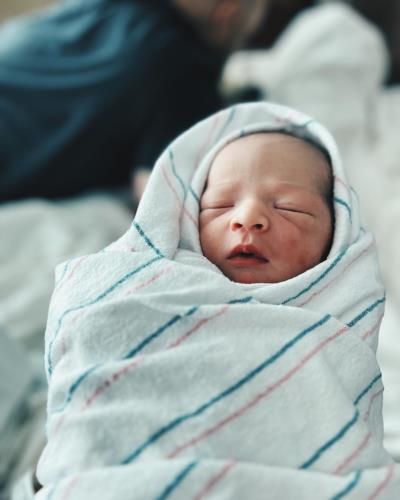 Sandy León's Newborn Baby's Heartwarming Photoshoot