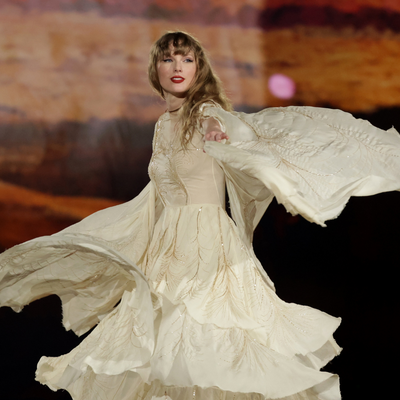 Taylor Swift's fans are worried for her health after 'concerning' performance footage