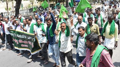 Farmers seek release of water from reservoirs to canals