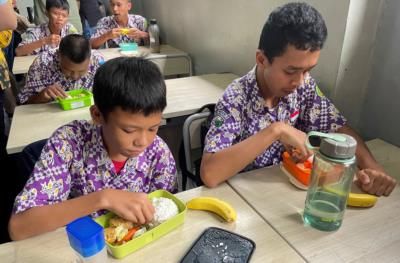 Indonesia's School Lunch Project Boosts GDP Growth