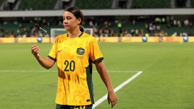 Sam Kerr has our full support, says Chelsea boss Hayes