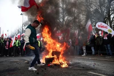 Polish Farmers Threaten To Halt Country After Police Clashes