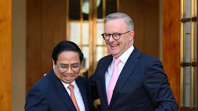 Australia bolsters trade, peacekeeping with Vietnam