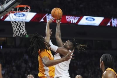 Tennessee Secures SEC Title With Win Over South Carolina