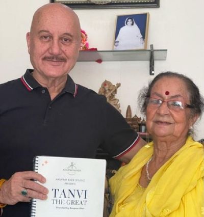 Anupam Kher goes behind the lens for his next 'Tanvi The Great', announces new film on birthday