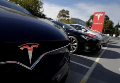 Tesla Withdraws From Australian Auto Lobby Over Emission Standards Dispute