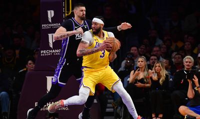 LeBron James: Lakers’ defense evaporated when Anthony Davis picked up second foul