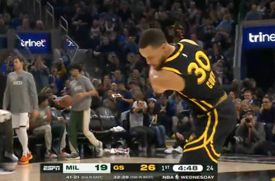 Steph Curry Broke Out Perfect Golf Celebration After Hitting a 3-Pointer, and NBA Fans Loved It